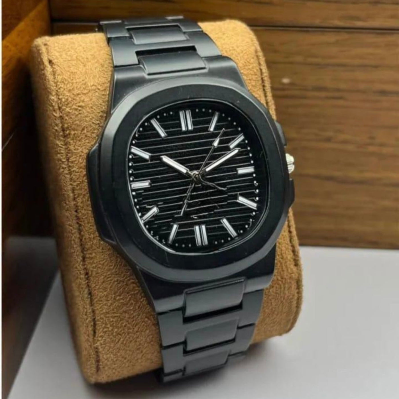 Elegant Splash Proof Quartz Movement Watch for Men